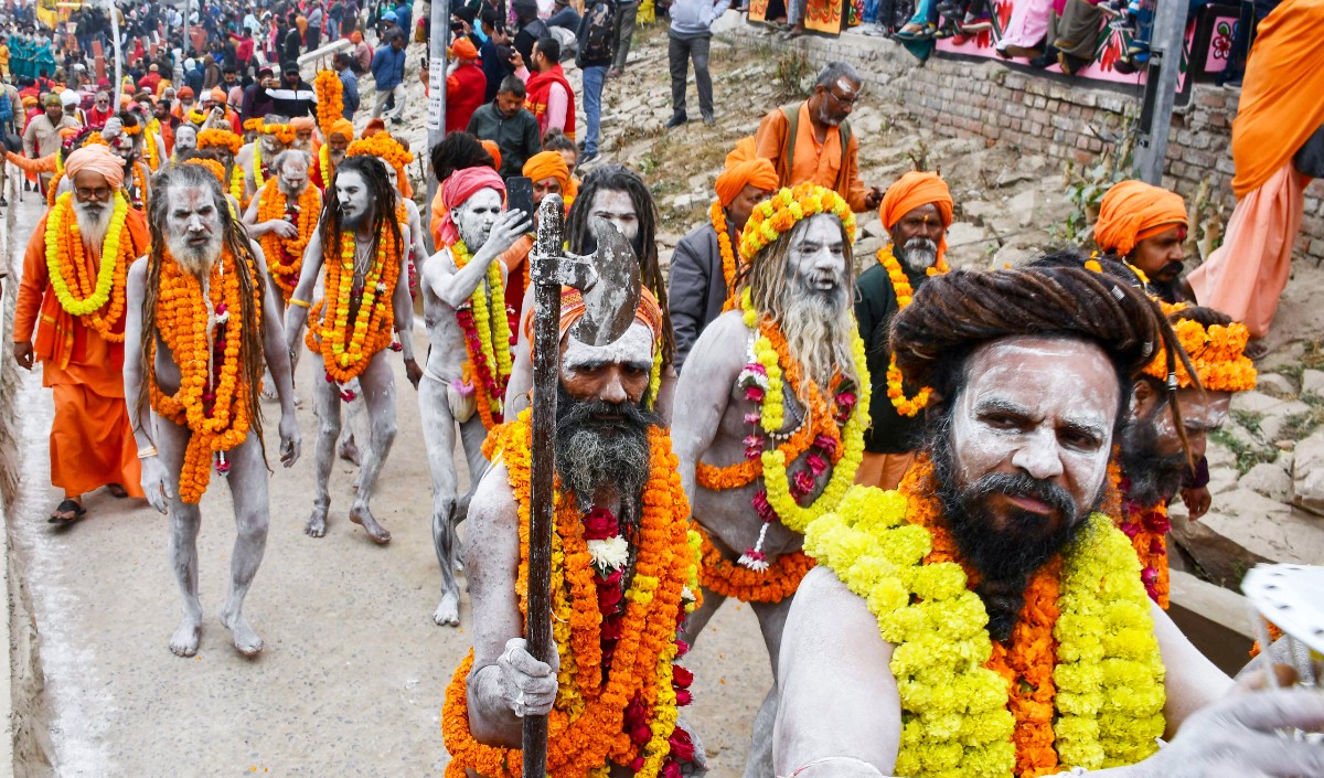 naga sadhus going for amrit snan 