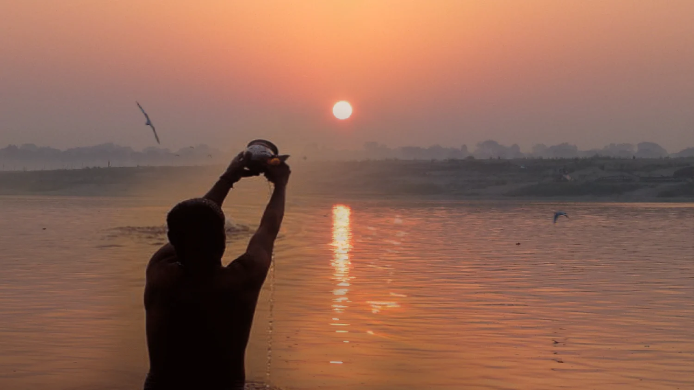 a man offering arghya and reciting gayatri mantra 