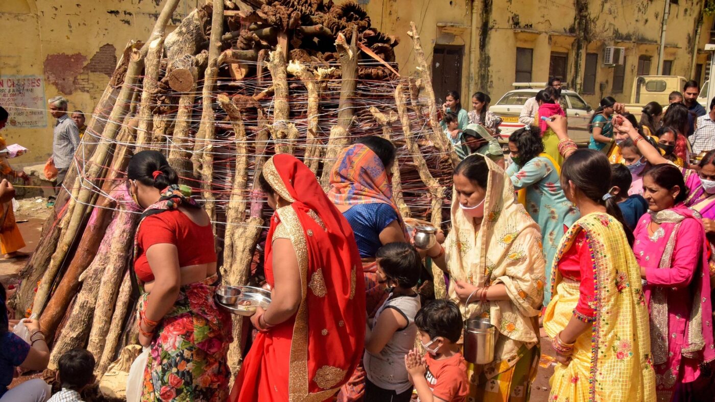 holika dahan kyu manaya jata hai